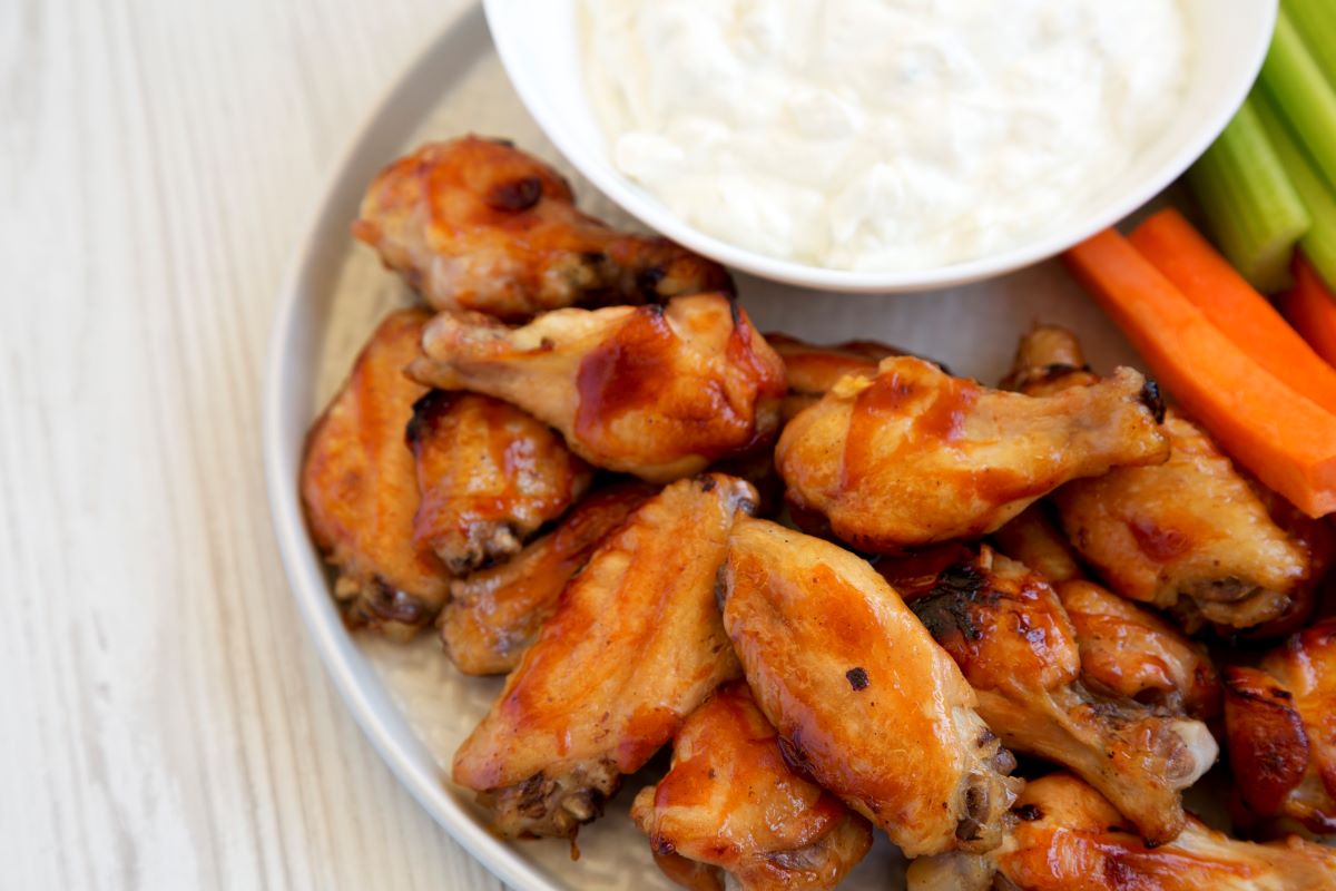 Buffalo wings and cheese dip