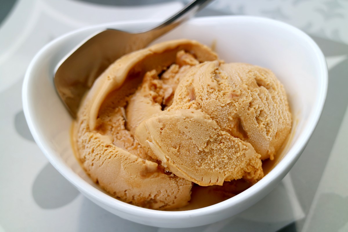 Caramel ice cream