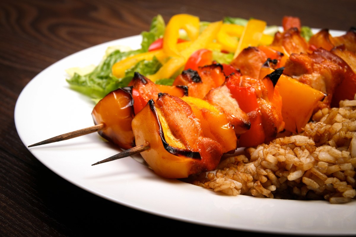 Chicken skewer and brown rice