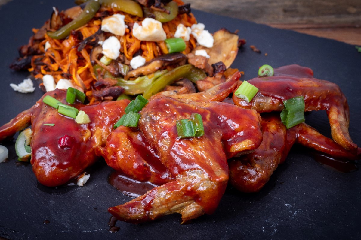 Chicken wing poutine