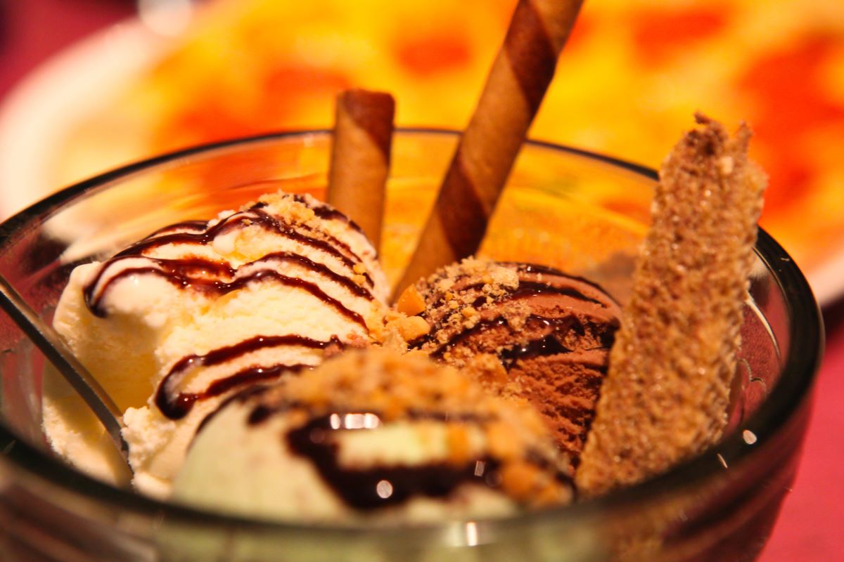 Chocolate Ice Cream Sundaes