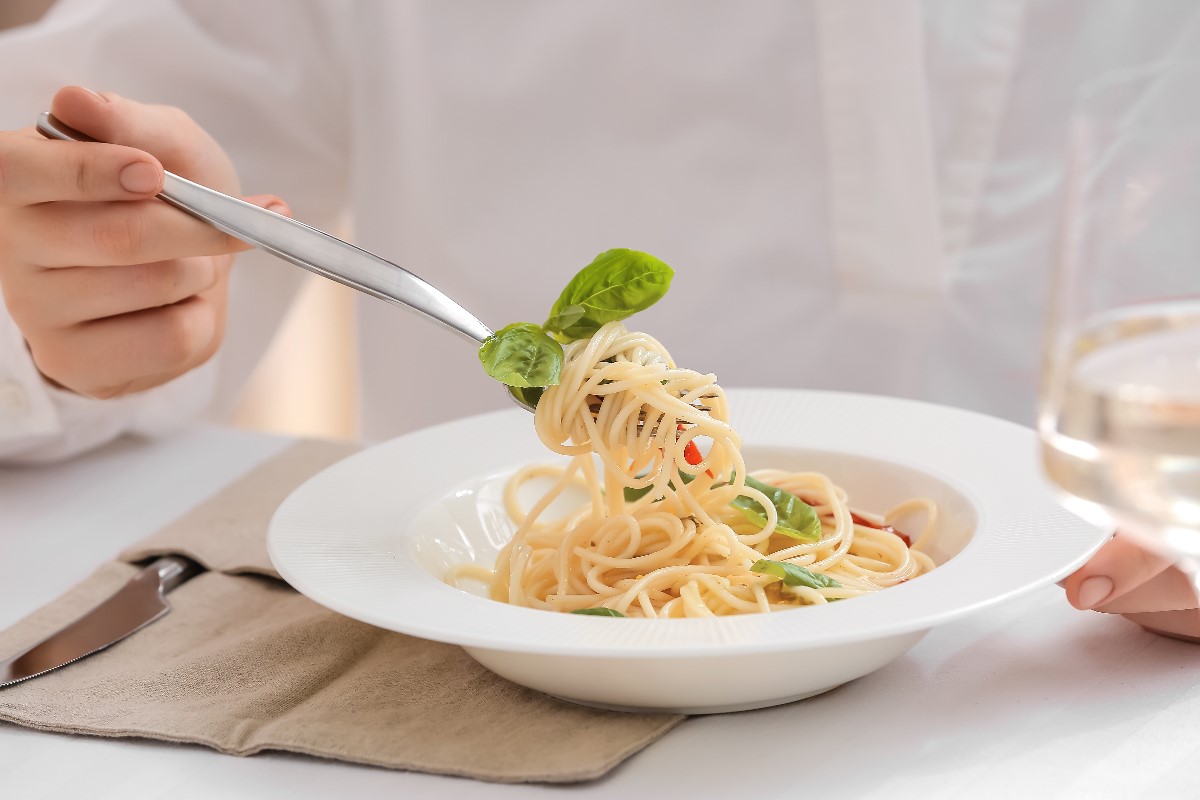Clean edge of plate