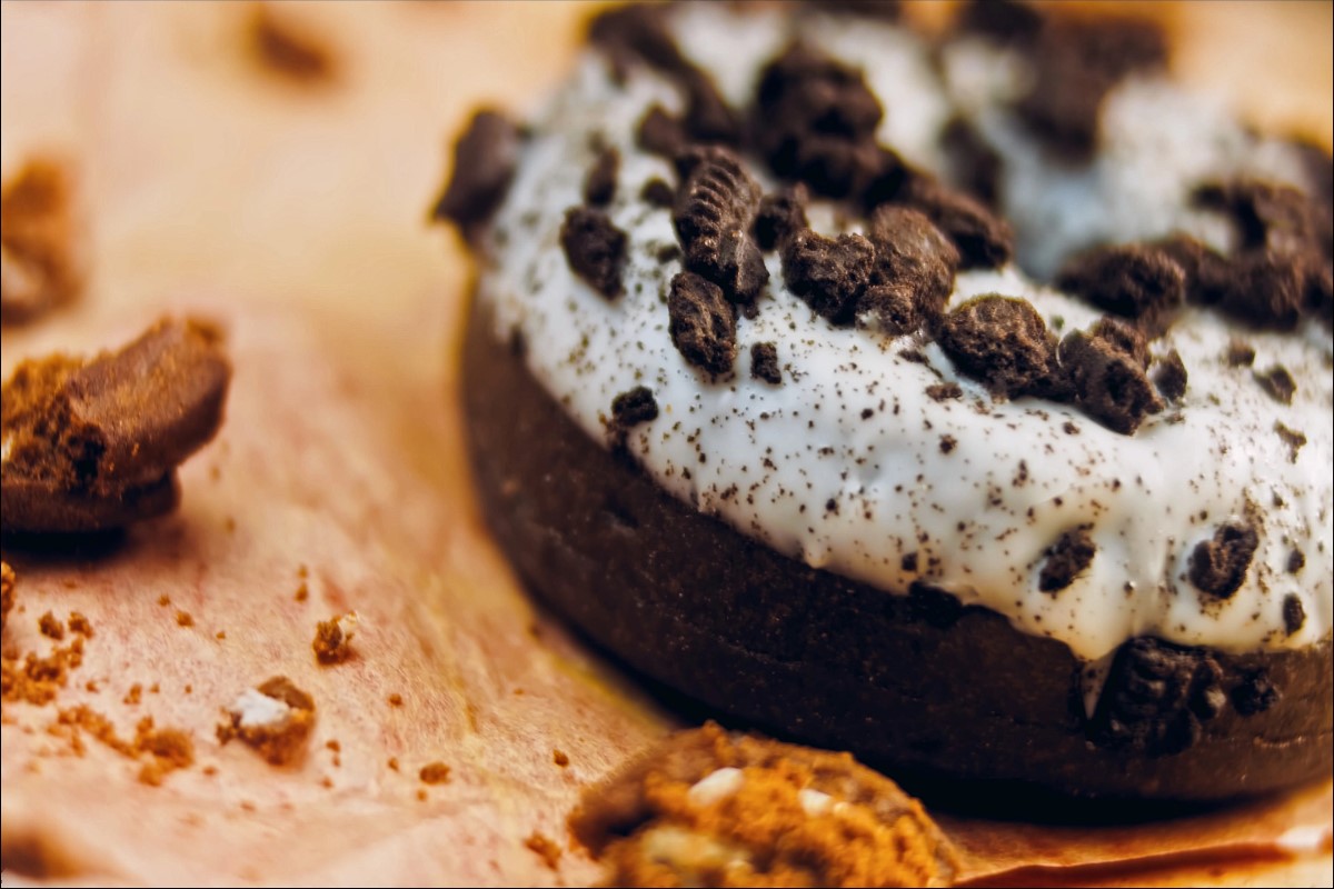 Crushed cookie donuts