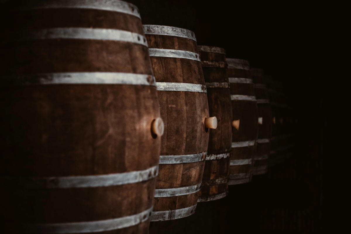 Dark wine storage