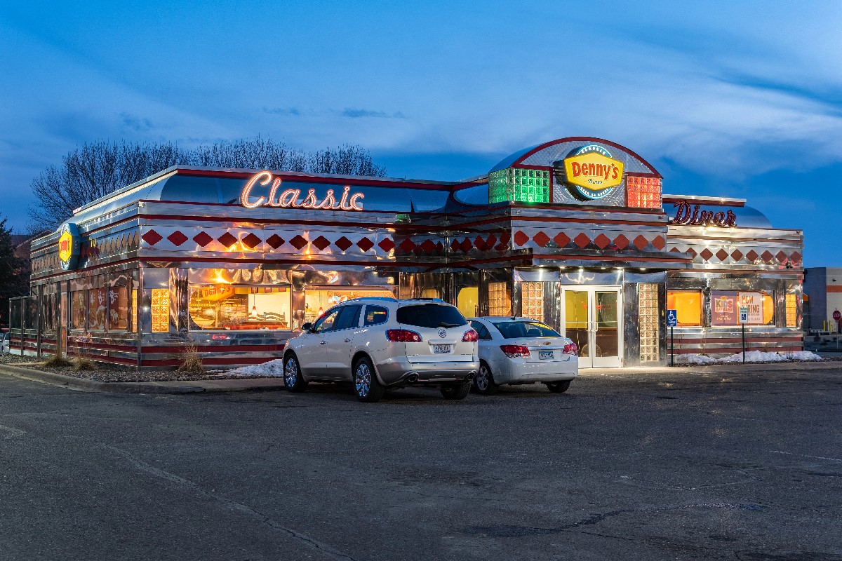 Dennys 1