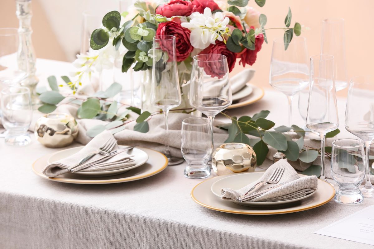 Flower vase at dinner party