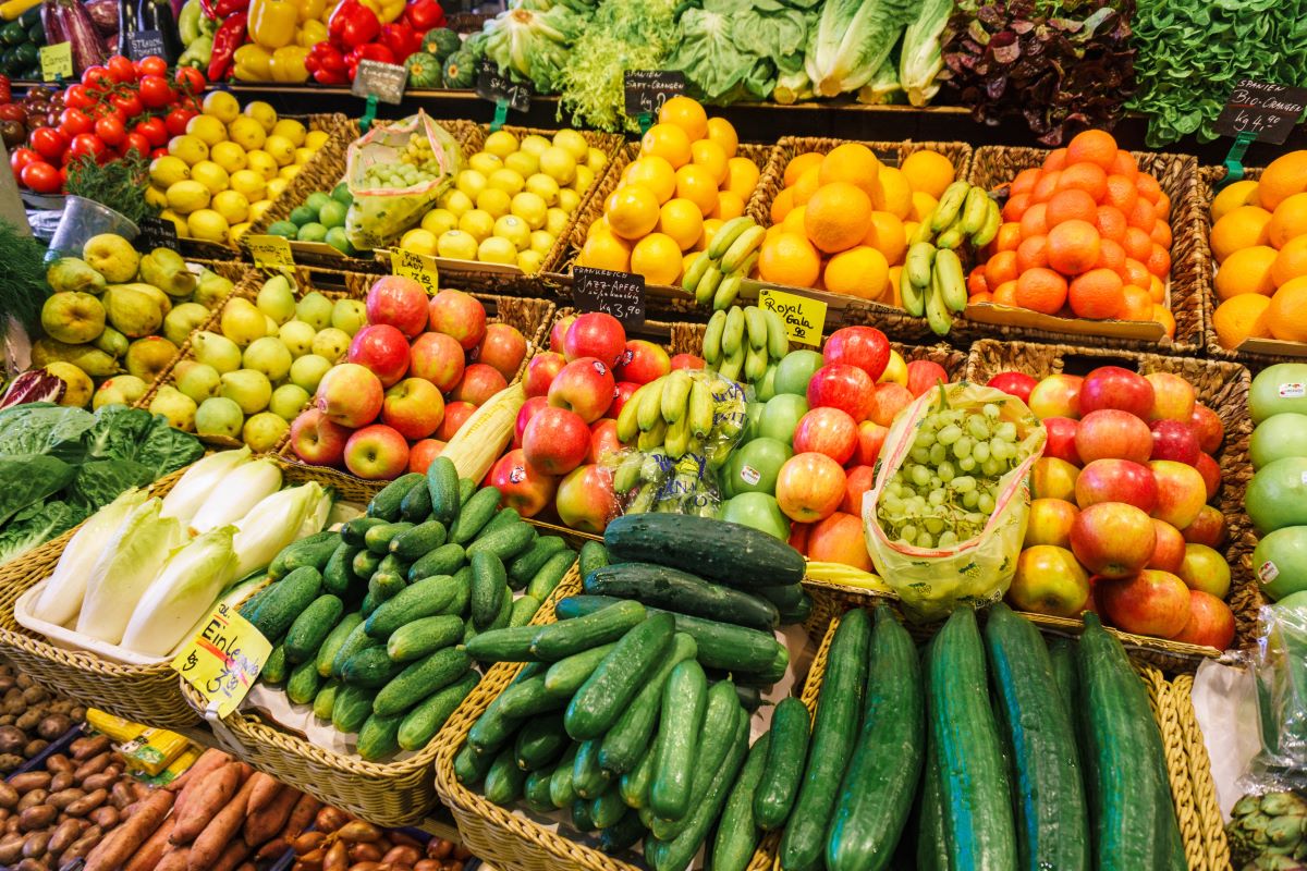 Fresh produce in store2Ewastudio