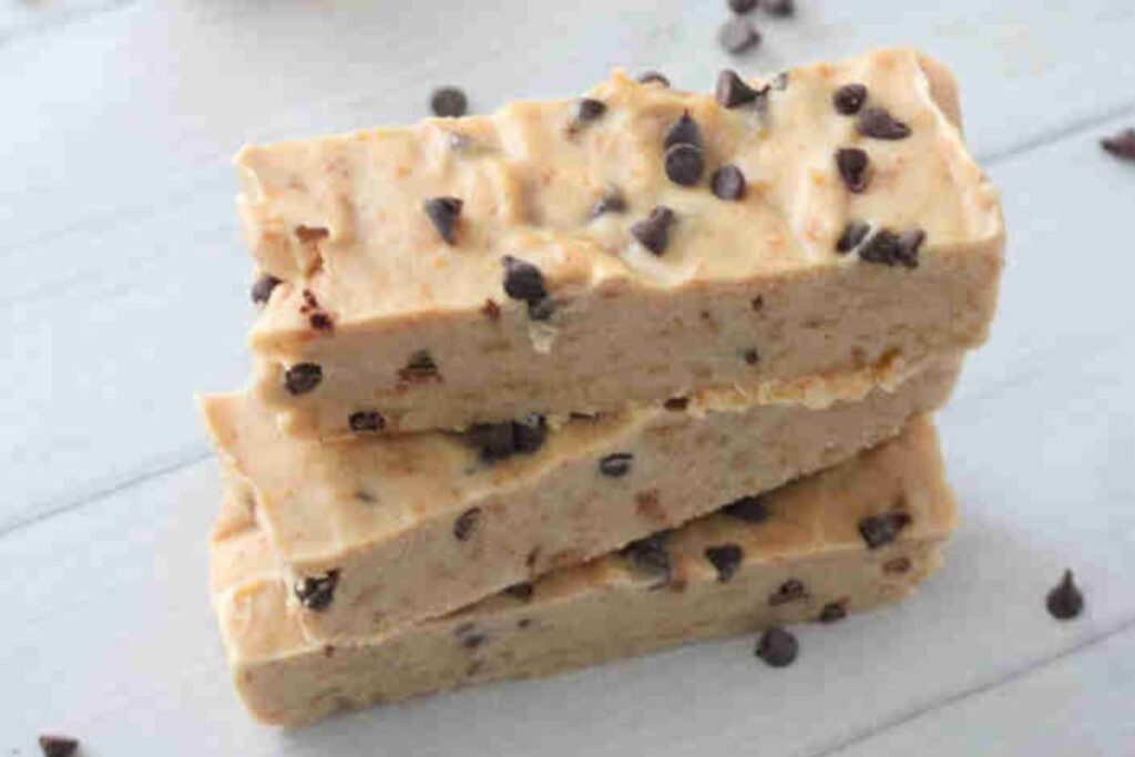 Frozen Yogurt Protein Bars by Fit As A Mama Bear