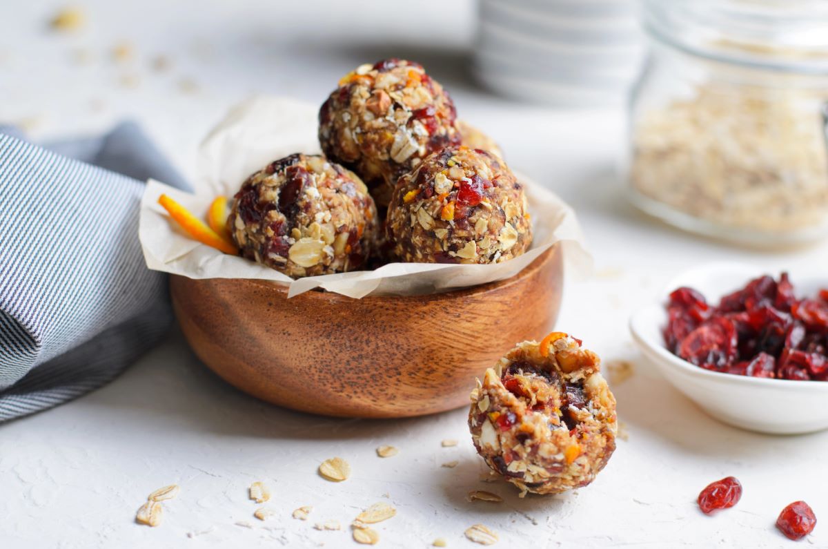 Fruit and oat energy ballsJulie208