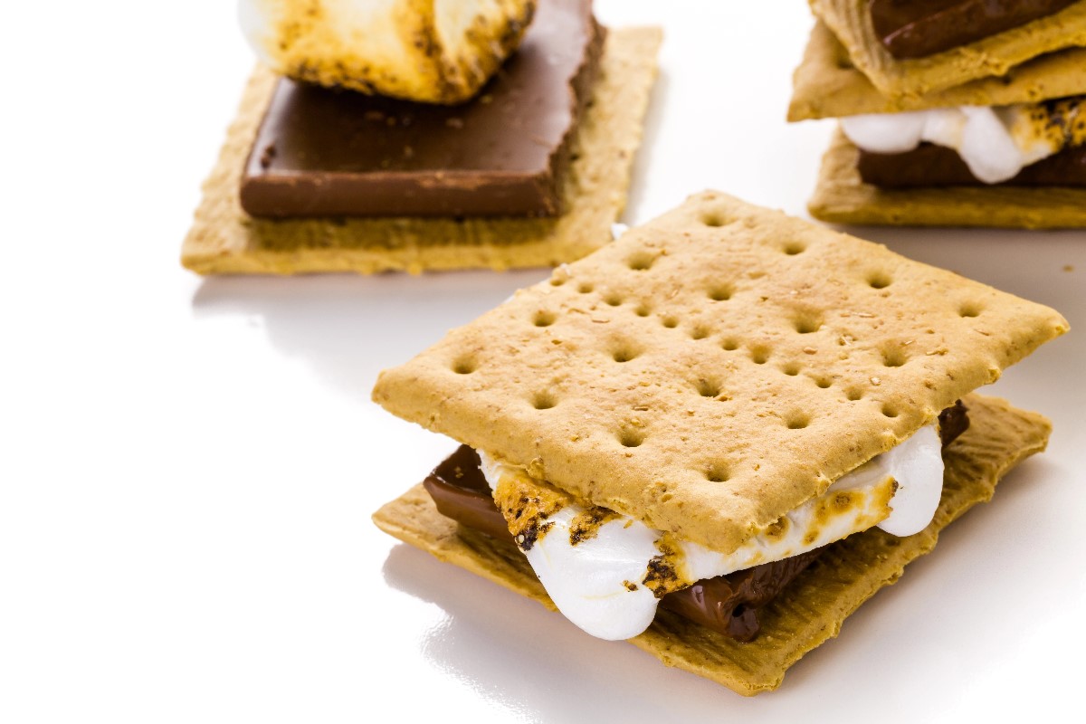 Graham crackers and frosty
