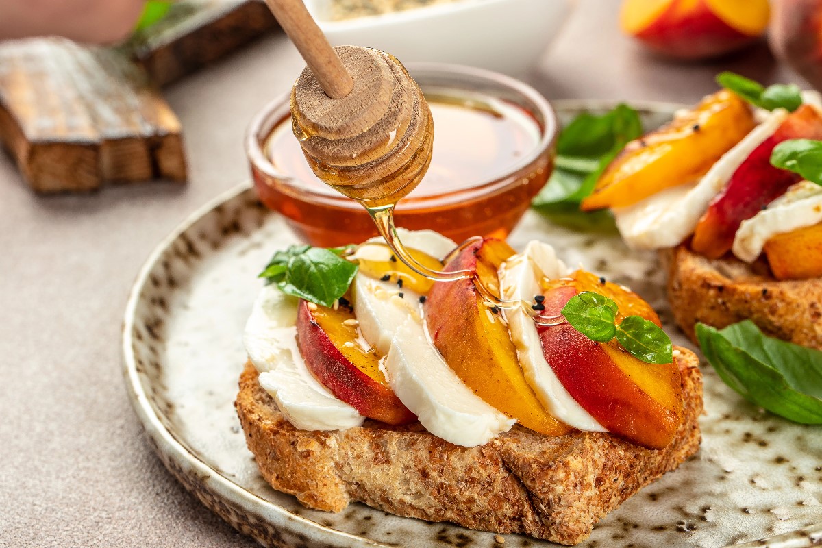 Grilled peach crostini