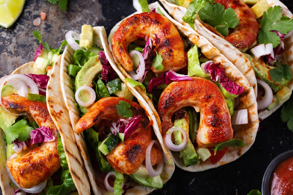 Grilled shrimps tacos