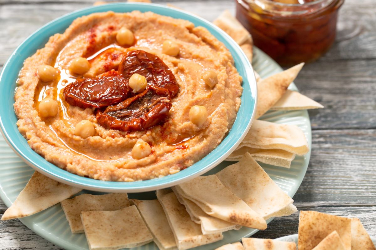 Hummus and pita chips