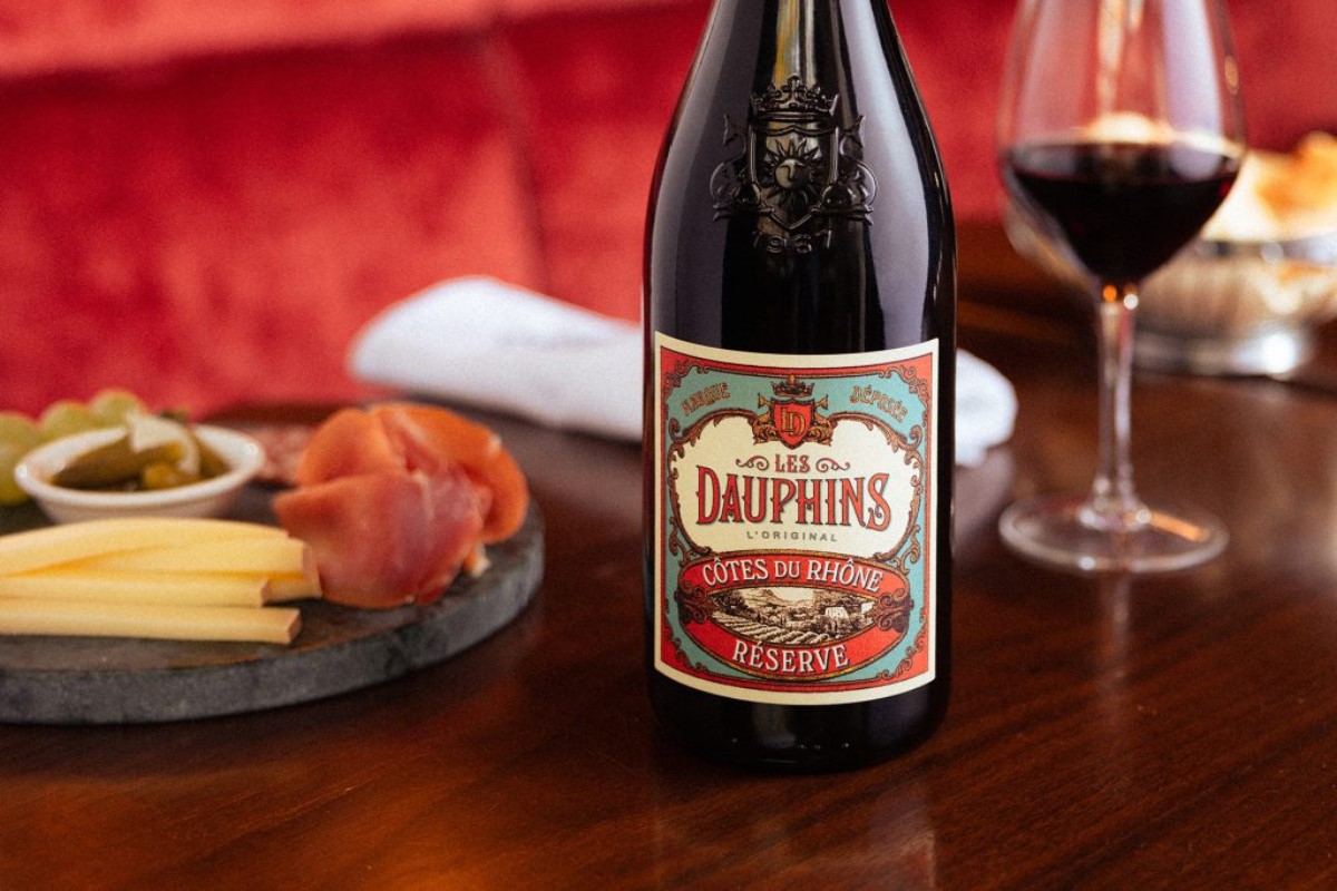 Les Dauphins Cotes du Rhone Rouge