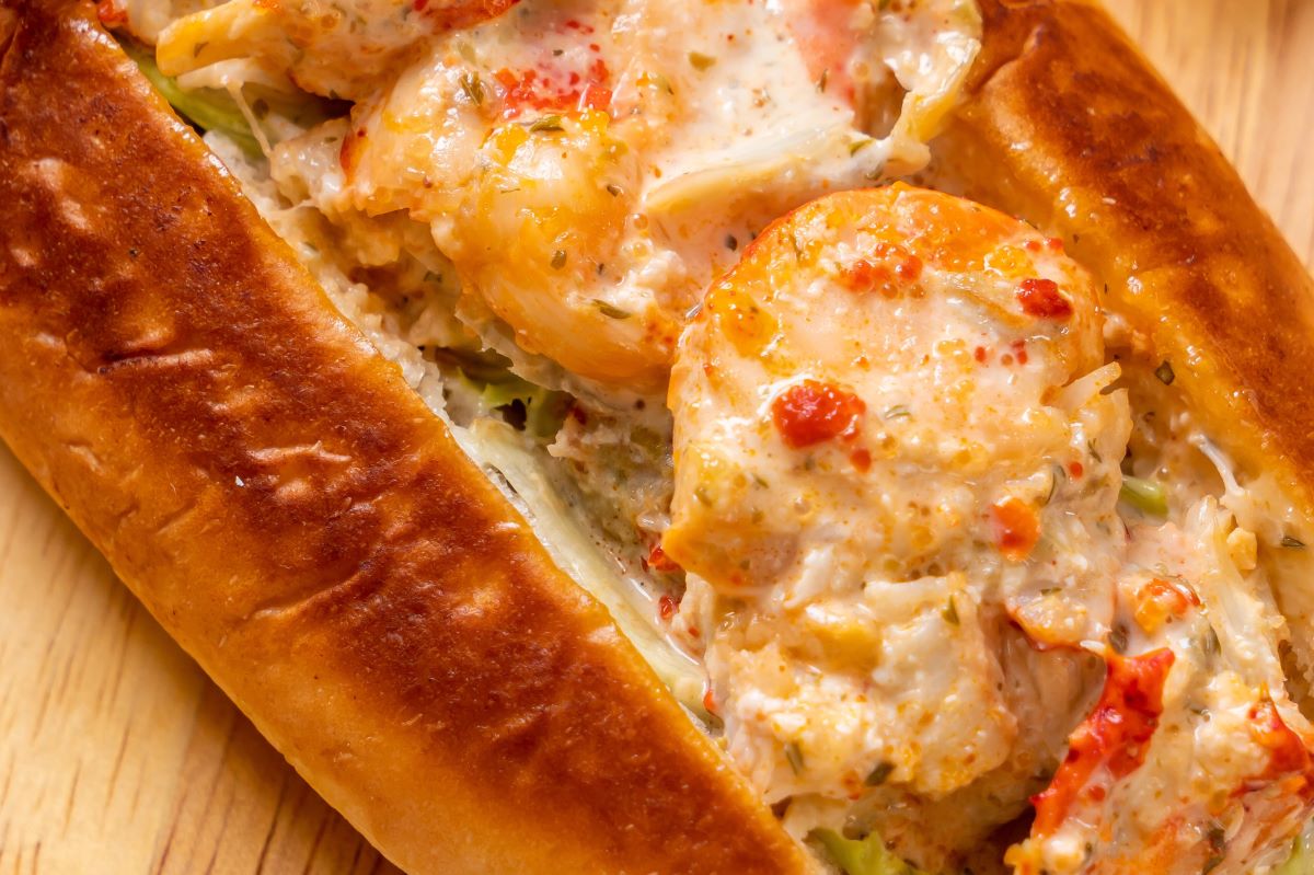 Maine lobster roll2