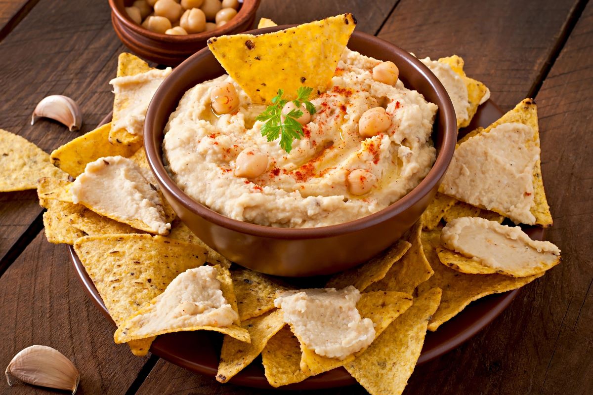 Pita chips and hummus