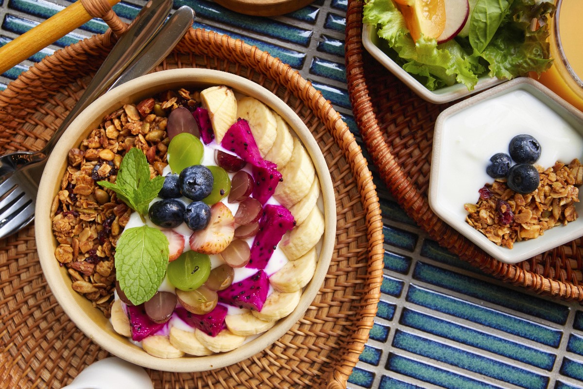 Salad with granola