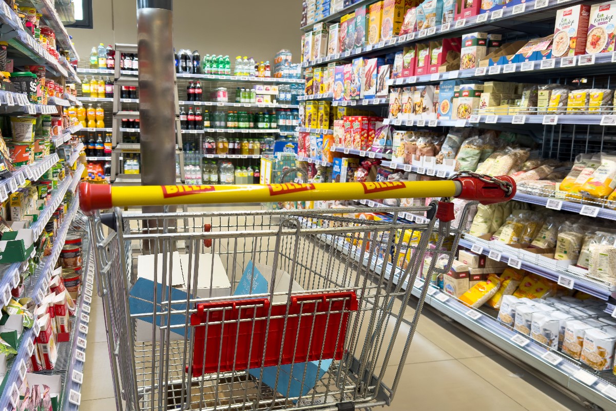 Snacks and aisle section