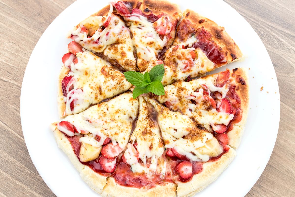 Strawberry pizza