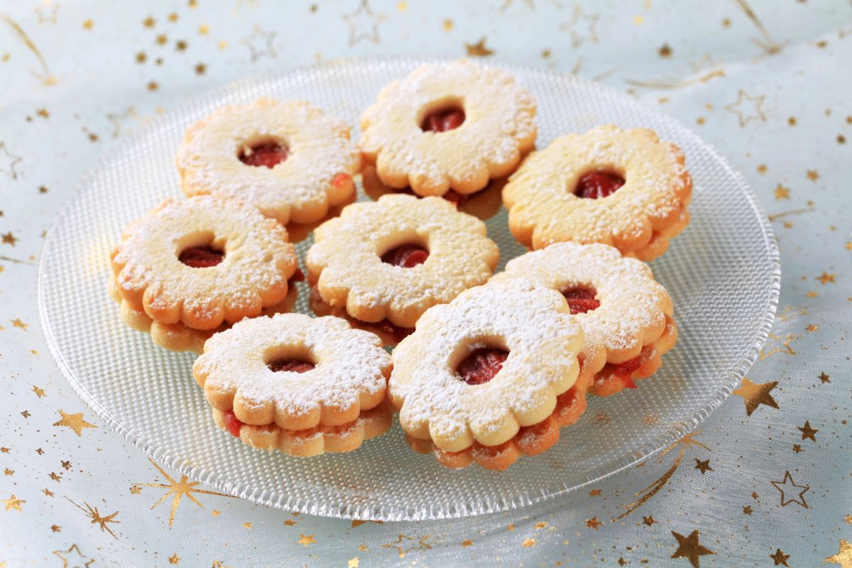 Sugar spriinkled on cookies