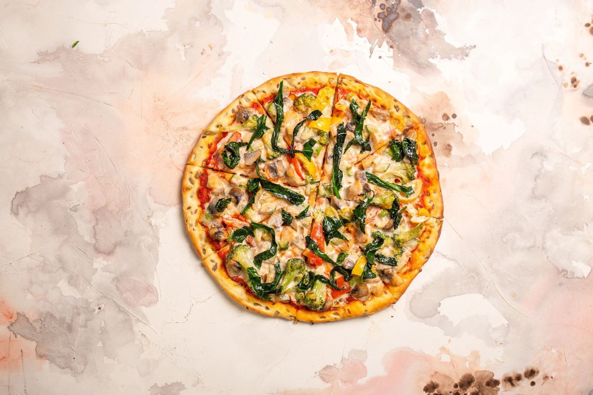 Thin crust veggie pizza