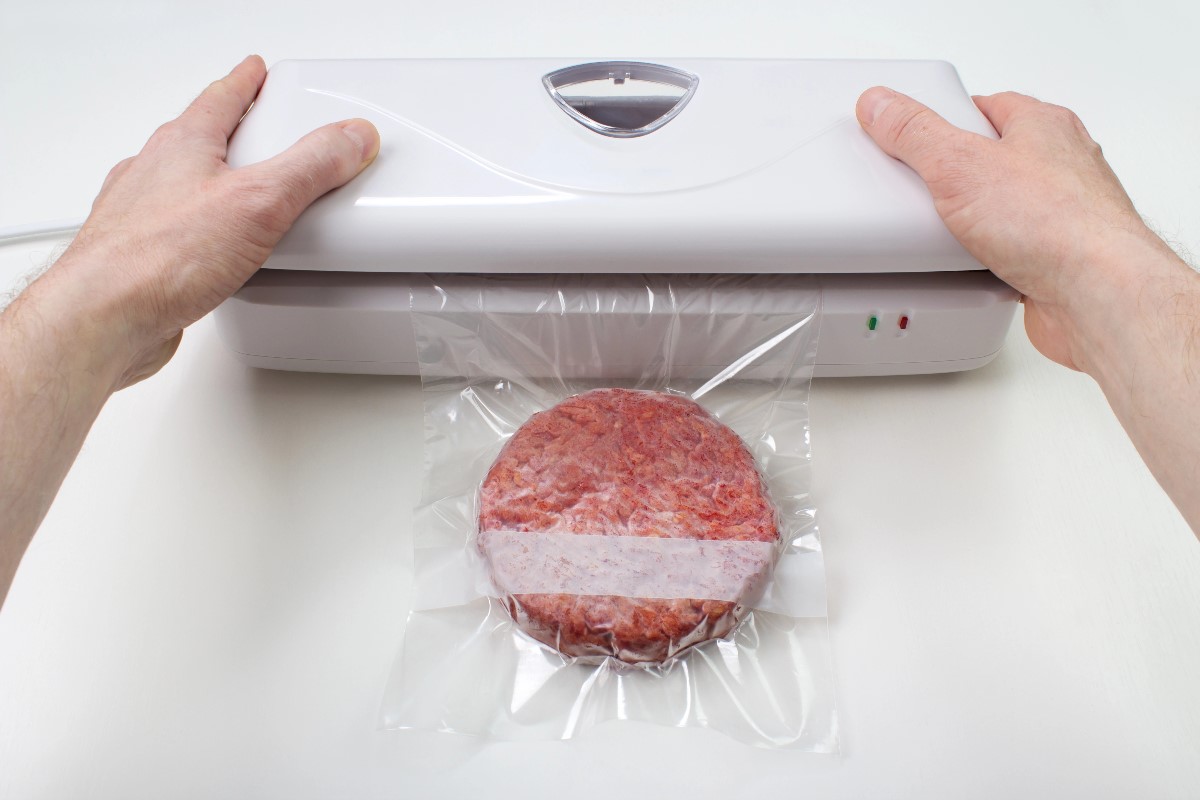 Vacuum filler