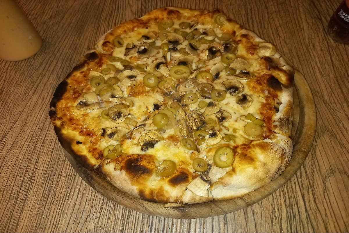 Vegan frozen pizza