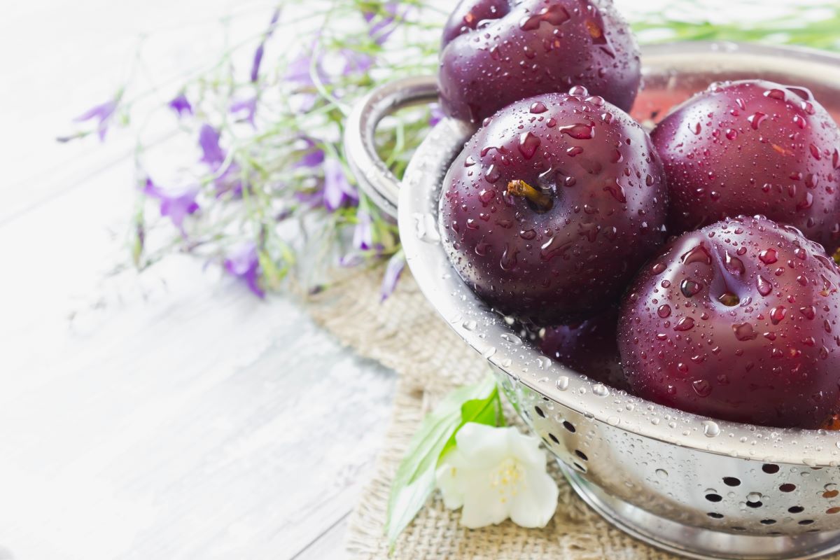 Water spritzed fruits