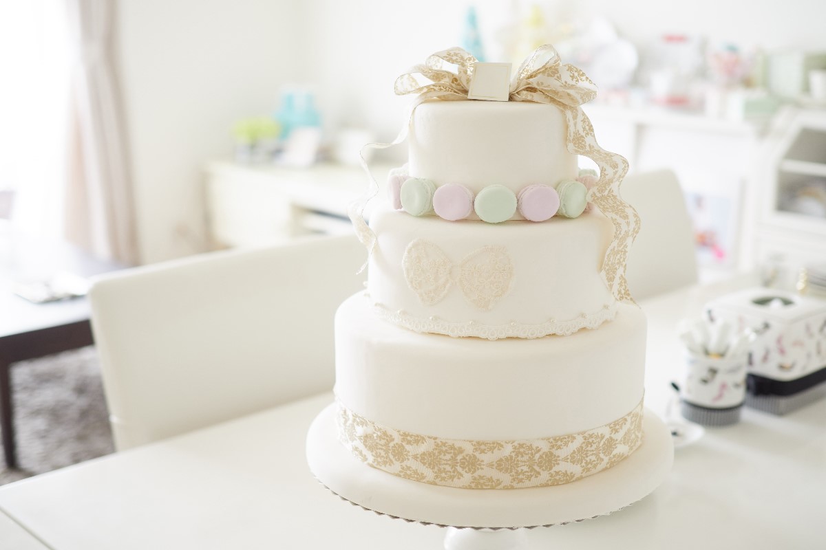 Wedding cake with deckers