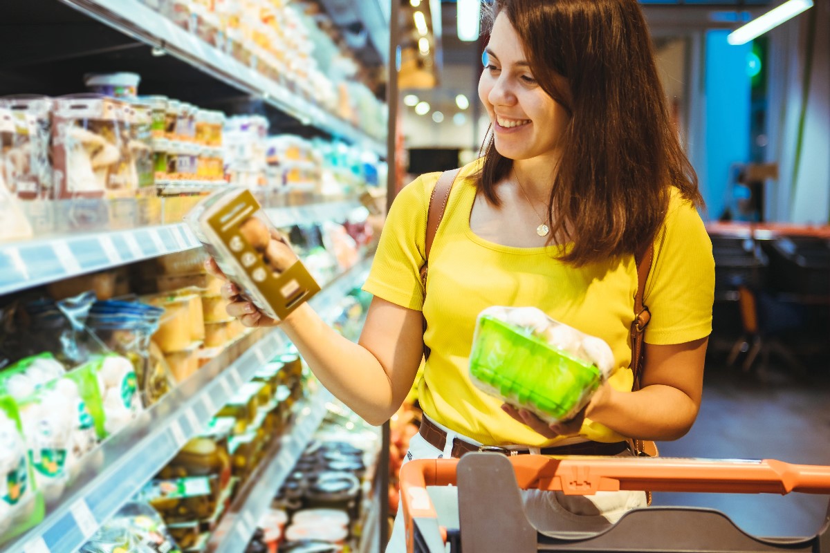 Woman shopping per ounce
