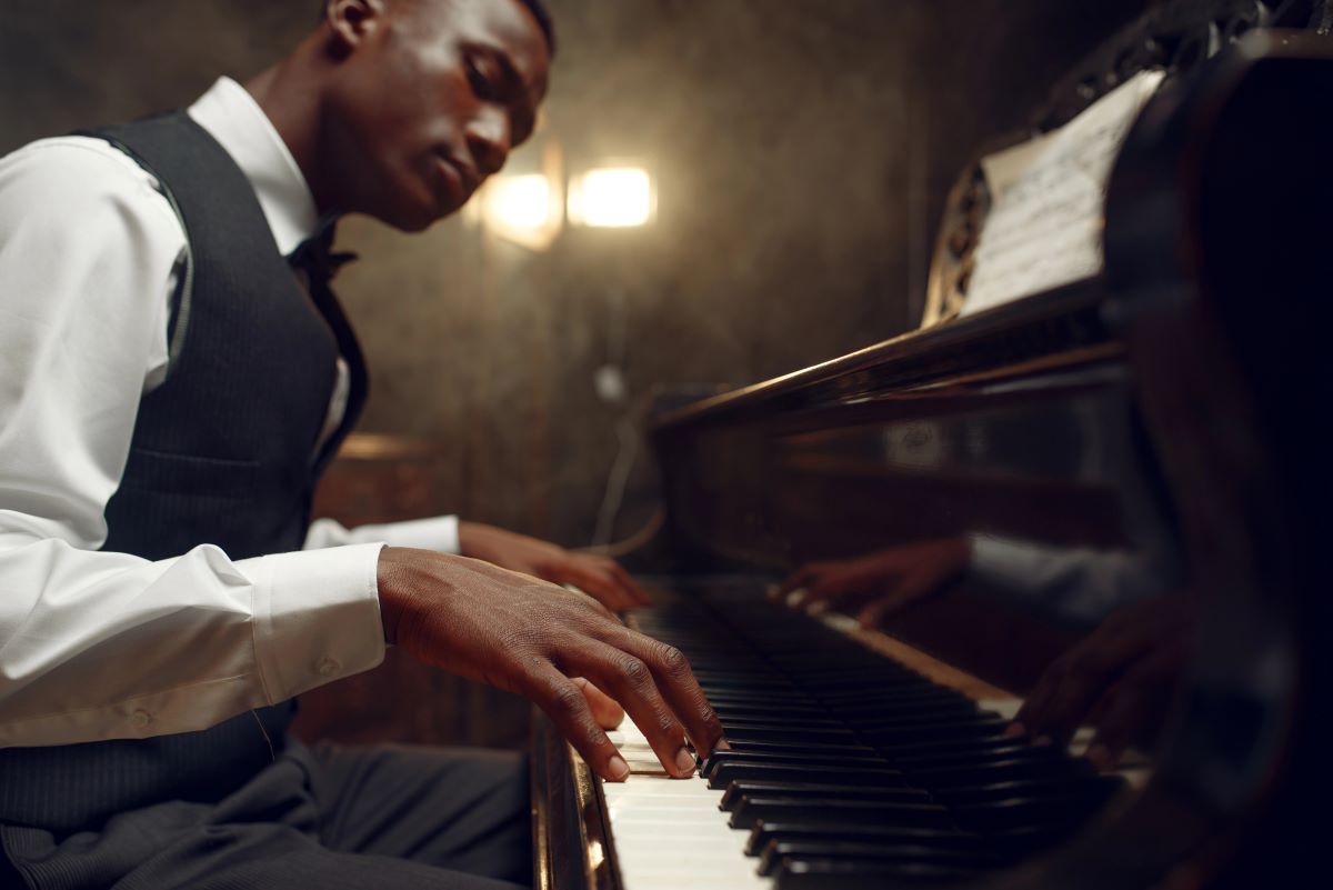 french piano cafe