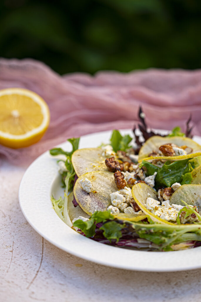 pear gorgonzola and pecan salad