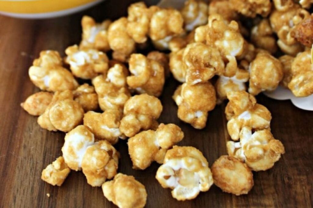 Caramel Corn With Peanuts by Baking Beauty