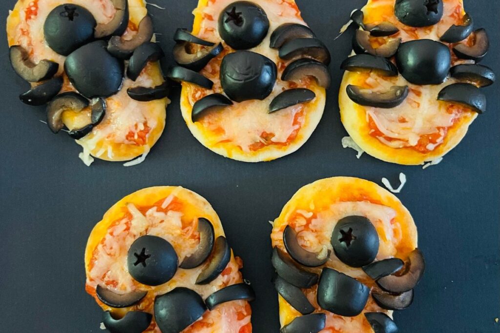 Spider Pizza Bites by Glitter On A Dime