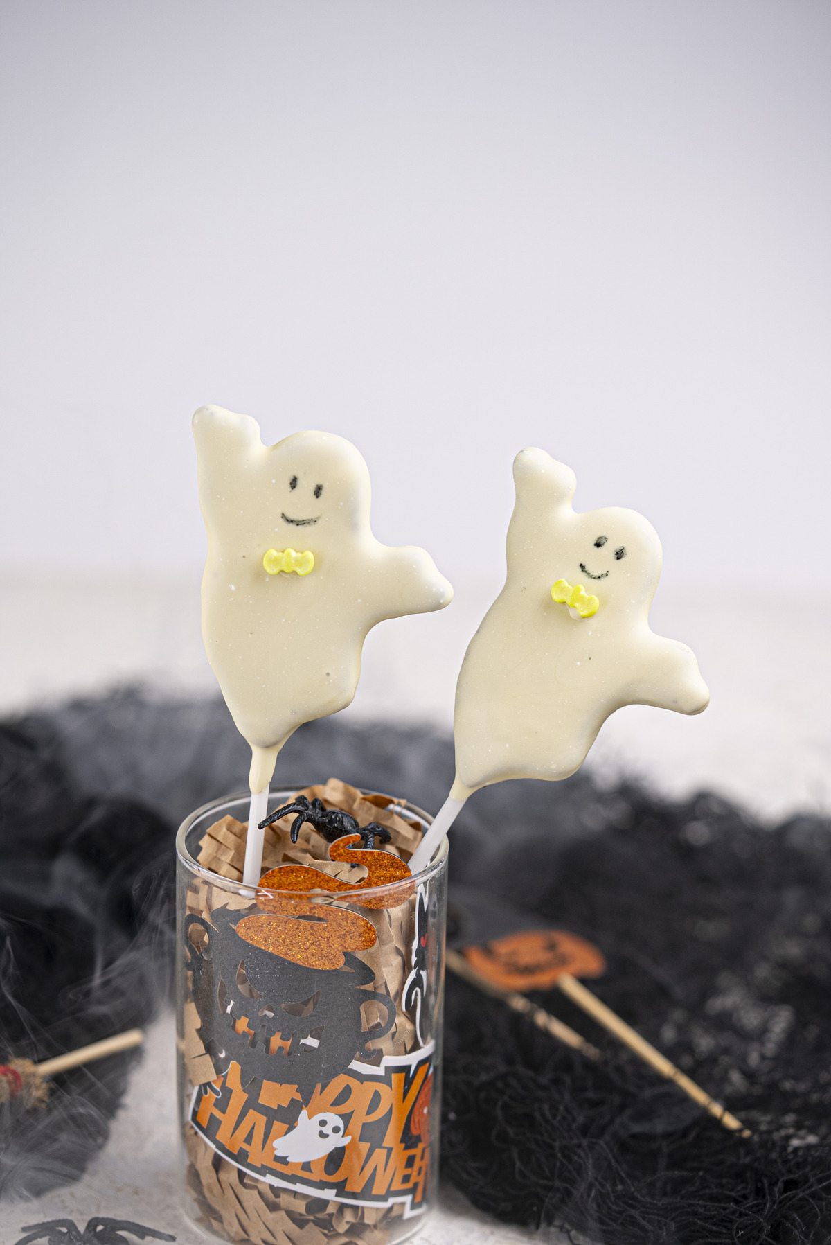 Ghost Cake Pops