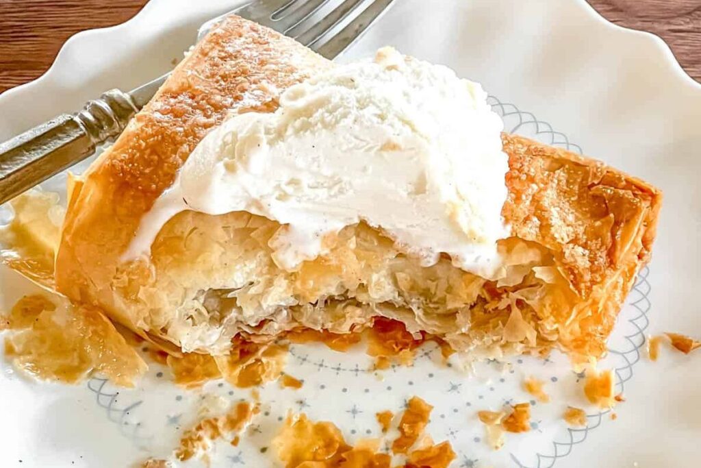 Mini Apple Strudel with Phyllo Pastry Apfelstrudel by Peanut Butter and Julie