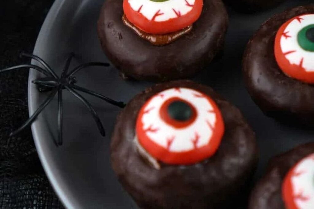 Mini Eyeball Donuts by Rose Bakes