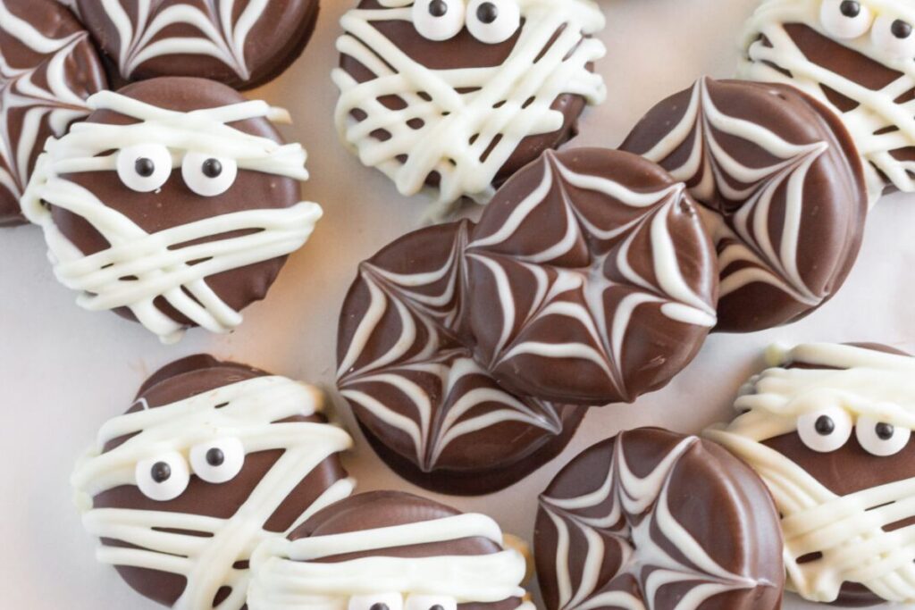 Spooky Halloween Chocolate Covered Oreos by Practically Homemade