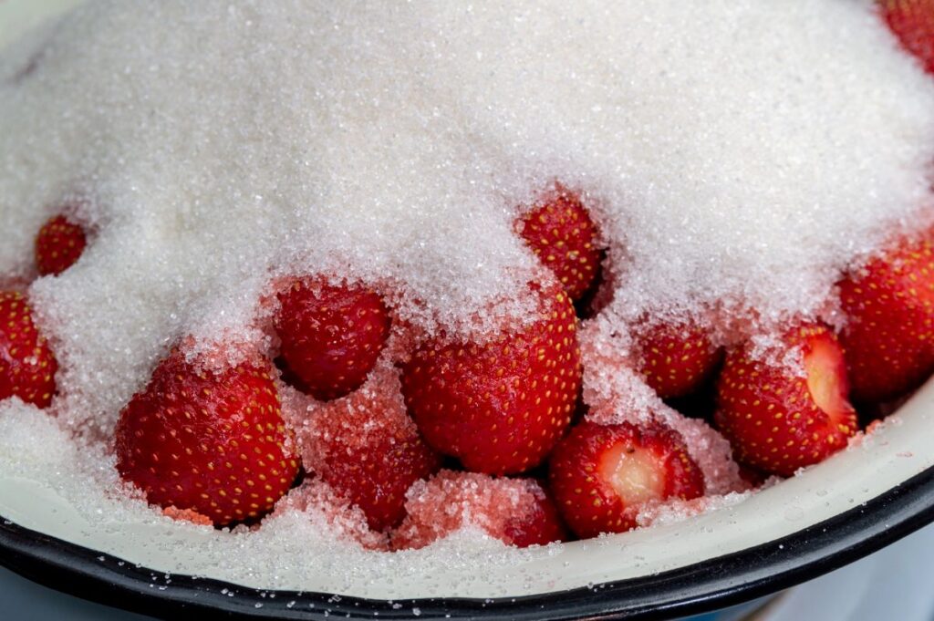 how to freeze strawberries with sugar