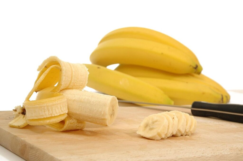 sliced bananas