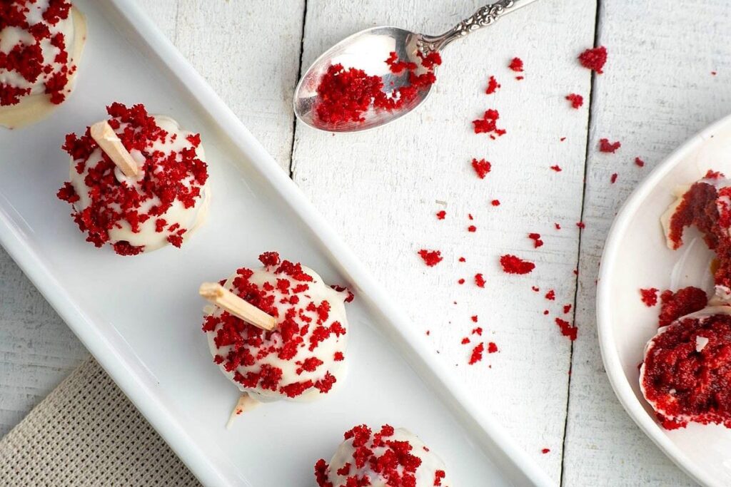Red Velvet Cake Pops by In The Kitch