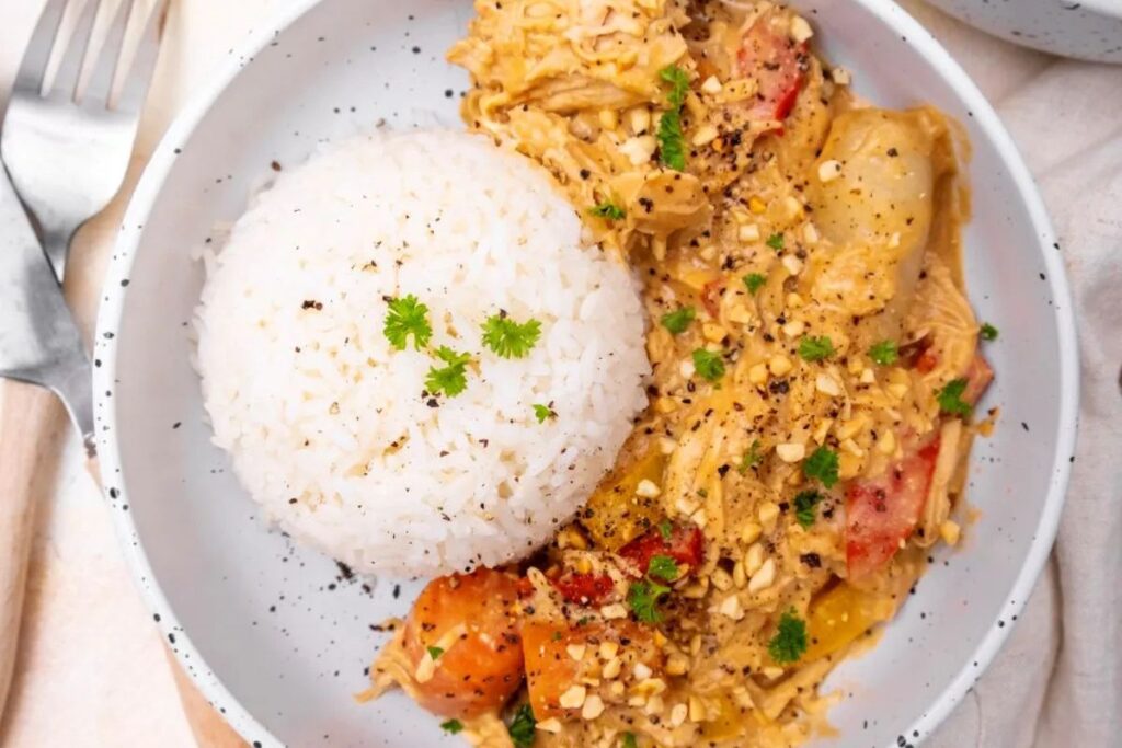 Slow Cooker Satay Chicken with Vegetables by Athlete Lunchbox