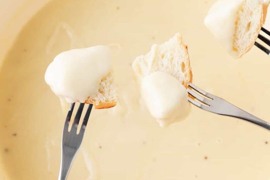 Easy Cheese Fondue by I Heart Naptime