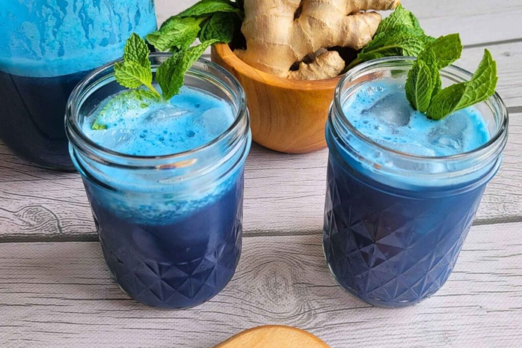 Immune Boosting Blue Spirulina Juice by This Purely Joyful Life