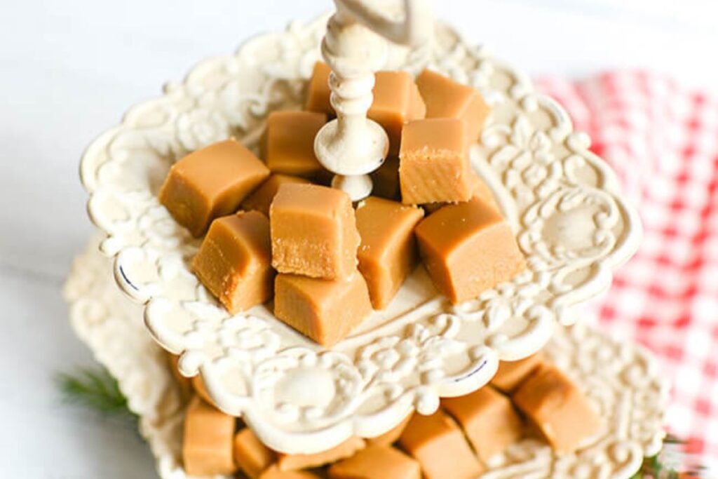 Old Fashioned Penuche Fudge by Tikkido