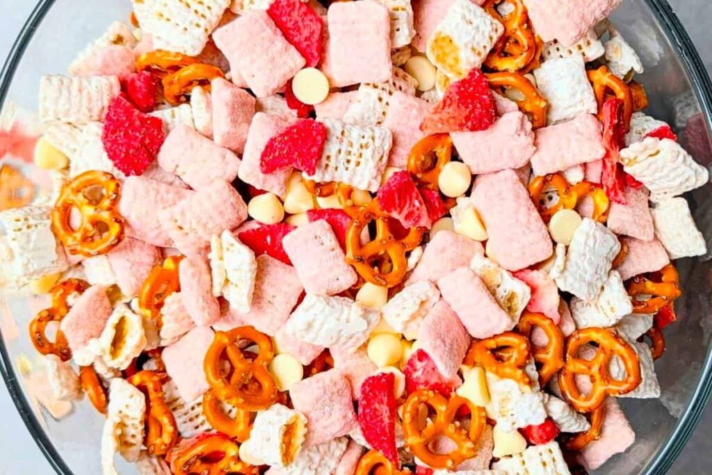 Strawberry Puppy Chow by Kitchen Ready Betty