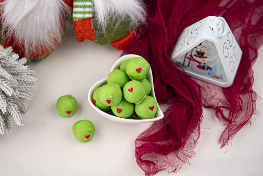grinch balls