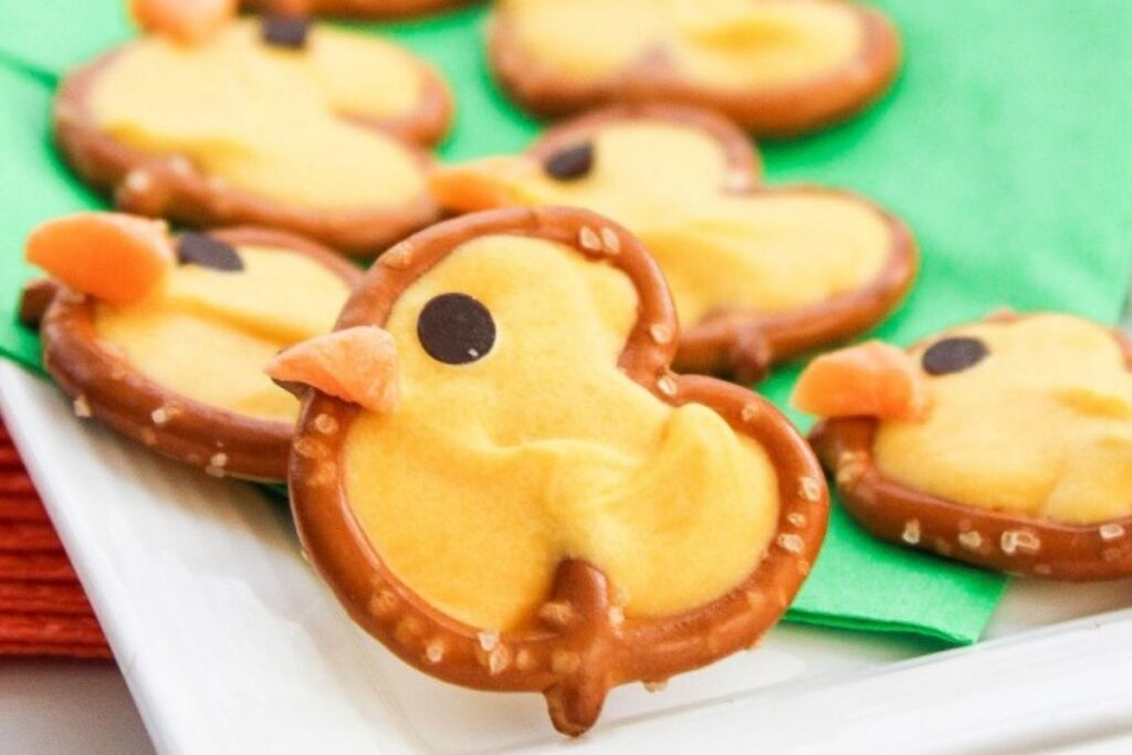 Easter Chick Pretzels by Baking Beauty